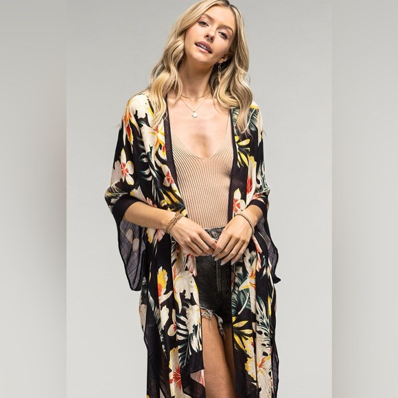 131. Black Multicolor Floral kimono - Picture 3 of 3